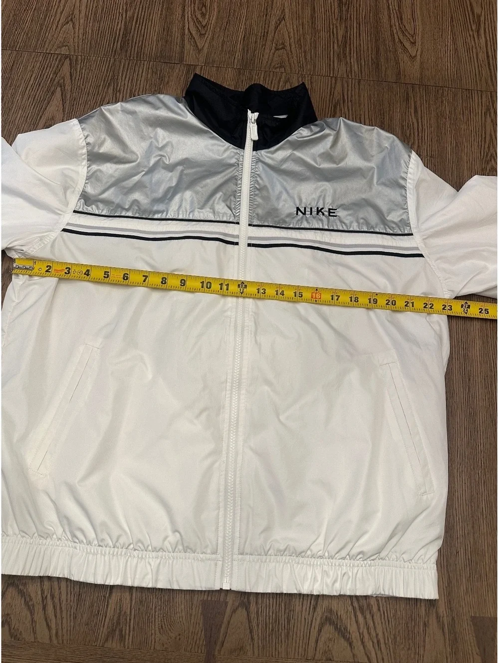 Vintage Women’s Nike White and Silver Windbreaker Jacket Size Large